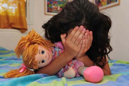 U kuću namamio DIJETE KOJE SE IGRALO: Silovana petogodišnja djevojčica na tlu američke ambasade