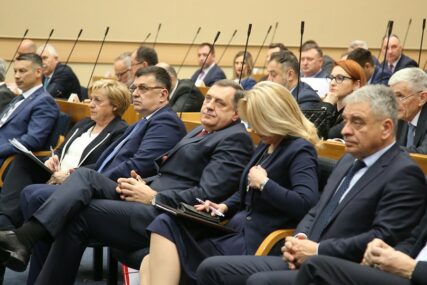Parlament Srpske USVOJIO Informaciju u vezi s ANTIDEJTONSKIM DJELOVANJEM Ustavnog suda BiH