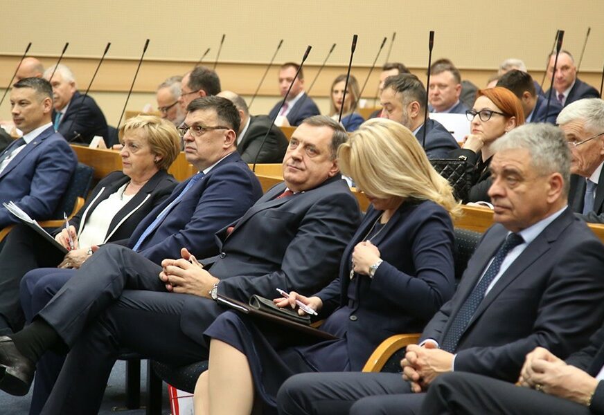 Parlament Srpske USVOJIO Informaciju u vezi s ANTIDEJTONSKIM DJELOVANJEM Ustavnog suda BiH