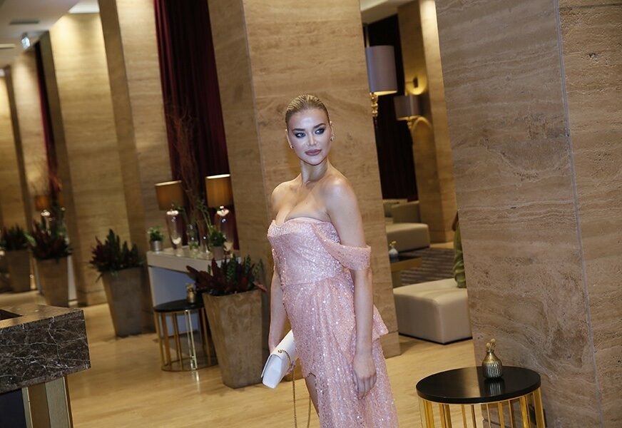 Sofija Milošević u VRELOM IZDANJU na premijeri Hotela Beograd, evo šta joj je na to REKAO Luka
