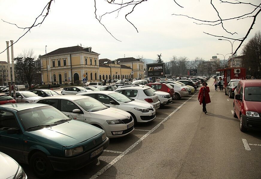 Parking kod stare autobuske stanice u Banjaluci