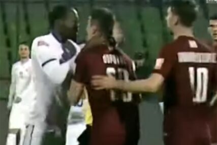 DAVIO PROTIVNIKA Igrač Tuzla Sitija napravio nepromišljen potez i "pocrvenio" (VIDEO)