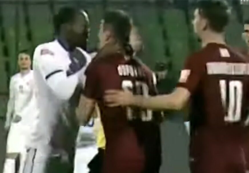DAVIO PROTIVNIKA Igrač Tuzla Sitija napravio nepromišljen potez i "pocrvenio" (VIDEO)