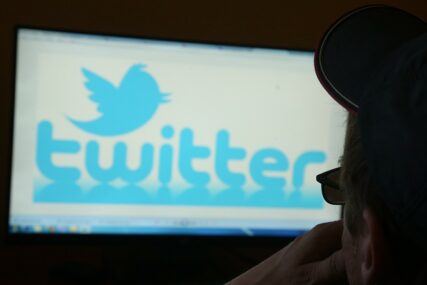 ŠIRENJE NEPROVJERENIH INFORMACIJA Oko 300.000 objava na Tviteru označeno kao SPORNO