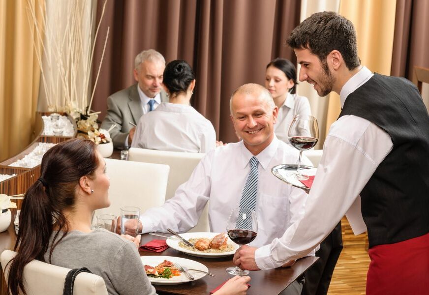 Dnevno u restoranima potrošimo 178.000 KM: Mušterije nisu samo oni koji imaju, već i oni koji su naučili