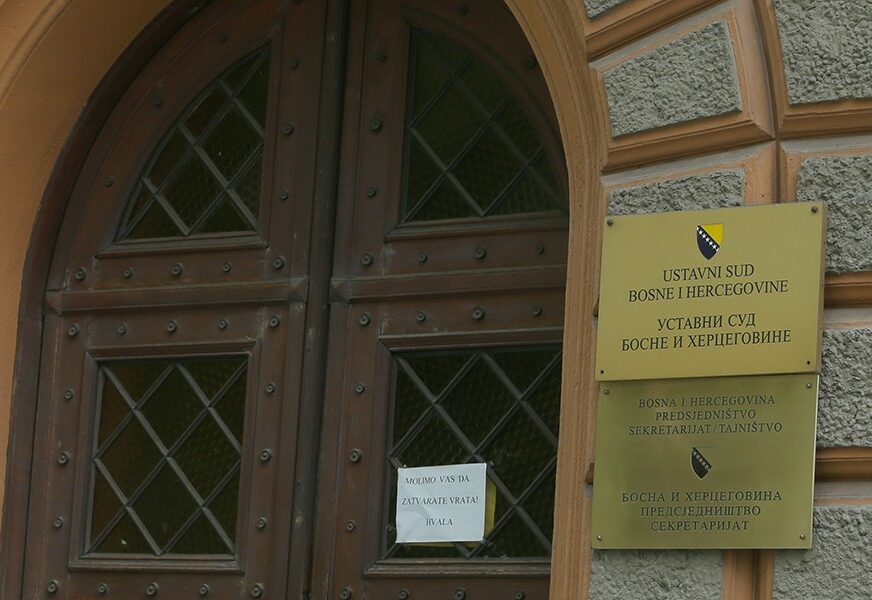 Ustavni sud BiH donio odluku: Izbrisana odredba o odgađanju sjednice bez sudije iz Srpske