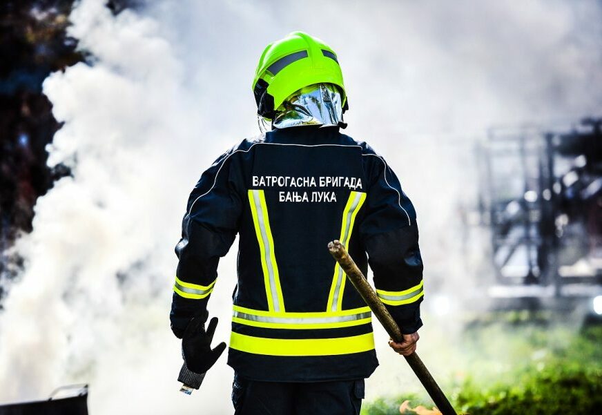 Iza banjalučkih vatrogasaca težak dan: Ugasili 12 požara niskog rastinja