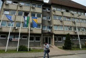 MINISTAR OSUĐEN NA GODINU DANA ZATVORA Halkić dobio zabranu obavljanja dužnosti zbog zloupotrebe položaja