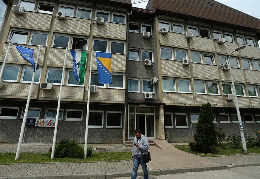 MINISTAR OSUĐEN NA GODINU DANA ZATVORA Halkić dobio zabranu obavljanja dužnosti zbog zloupotrebe položaja