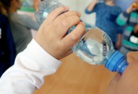 Riješite se bakterija: Ispravan način čišćenja flaše za vodu