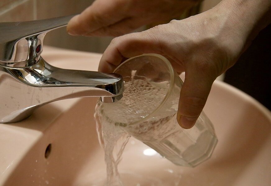 PREPOZNAJTE SIMPTOME Da li previše vode može negativno da utiče na zdravlje