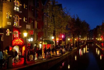 ŠTO STE GLEDALI, GLEDALI STE Amsterdam zabranjuje turističke ture u Crvenoj četvrti