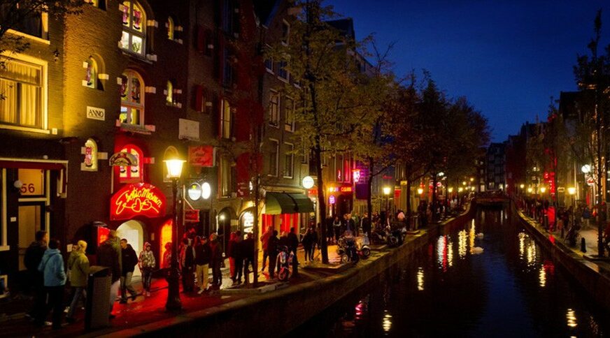 ŠTO STE GLEDALI, GLEDALI STE Amsterdam zabranjuje turističke ture u Crvenoj četvrti