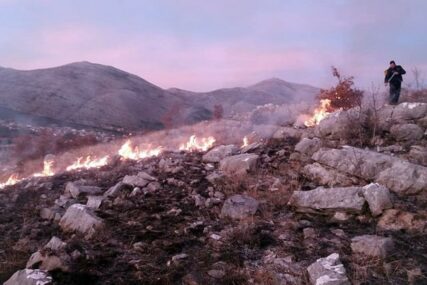 Nesavjesne ne brinu čak ni VISOKE KAZNE: Zimski požari na jugu Srpske postali SVAKODNEVICA