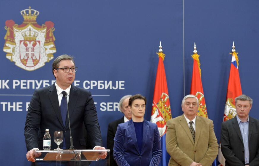 VANREDNO STANJE U SRBIJI Vučić: Pred nama je borba za budućnost države