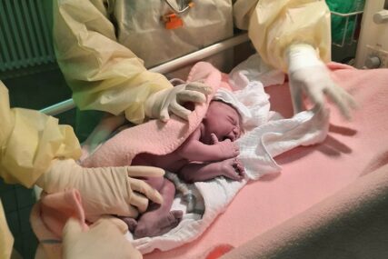 Mama i dječak su dobro: U Bijeljini rođena prva beba u izolaciji (FOTO)