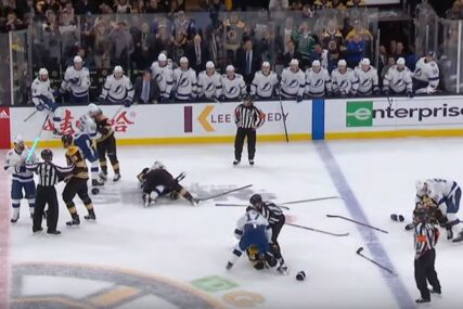 Hokejaši Bostona i Tampe napravili KAFANSKU TUČU na ledu (VIDEO)