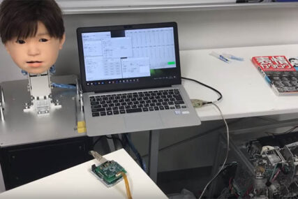REAGUJE NA BOL Japansko dijete-robot VRIŠTI I PRAVI FACE kada ga udari struja (VIDEO)