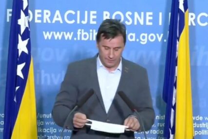 TESTIRAO SE POD PRITISKOM Fadil Novalić objasnio zašto se na presu pojavio BEZ MASKE