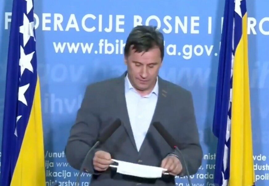 TESTIRAO SE POD PRITISKOM Fadil Novalić objasnio zašto se na presu pojavio BEZ MASKE