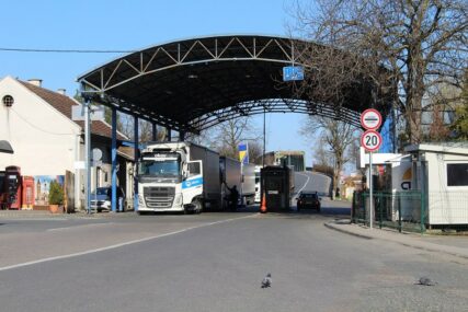 Stanje na putevima širom BiH: Bez gužvi na graničnim prelazima