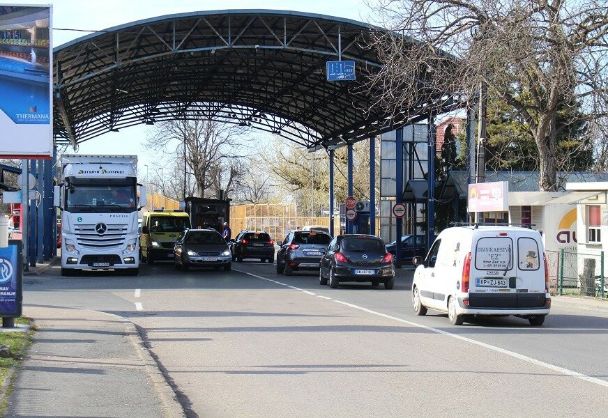 Više od 30.000 GRAĐANA BiH ušlo u Hrvatsku nakon DIZANJA "KORONA-RAMPE" na granici