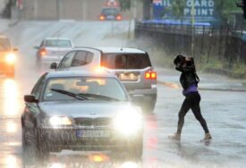 Poledica u višim predjelima: Saobraćaj se odvija po mokrim kolovozima, vozite oprezno