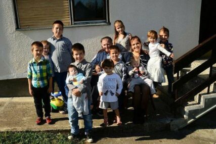 "Hranu sami spremamo": Maja (39) i njenih 11 mališana u izolaciji zbog virusa korona