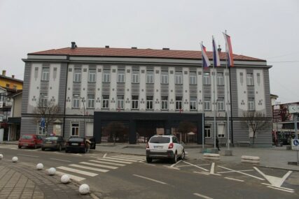 Nije usvojen ni dnevni red:  Prekinuta sjednica Skupštine opštine Kozarska Dubica