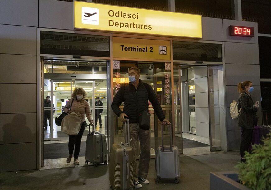 KONAČNO KOD KUĆE Srpski državljani zarobljeni na aerodromima u inostranstvu sletjeli u Beograd