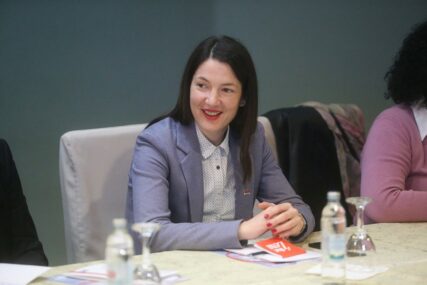 „MORAMO SE JOŠ BORITI“ Trivićeva čestitala 8. mart i poručila da Dan žena nije nastao zbog OVOG