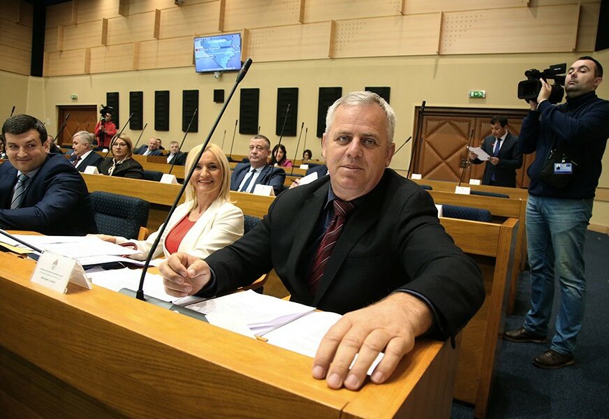 MOGUĆ BOJKOT POSEBNE SJEDNICE Opozicija pozvala Čubrilovića da omogući demokratski odnos u Narodnoj skupštini