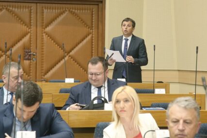 „NE DOLAZIM DANAS“ Vukanović objasnio zašto bojkotuje posebnu sjednicu Narode skupštine