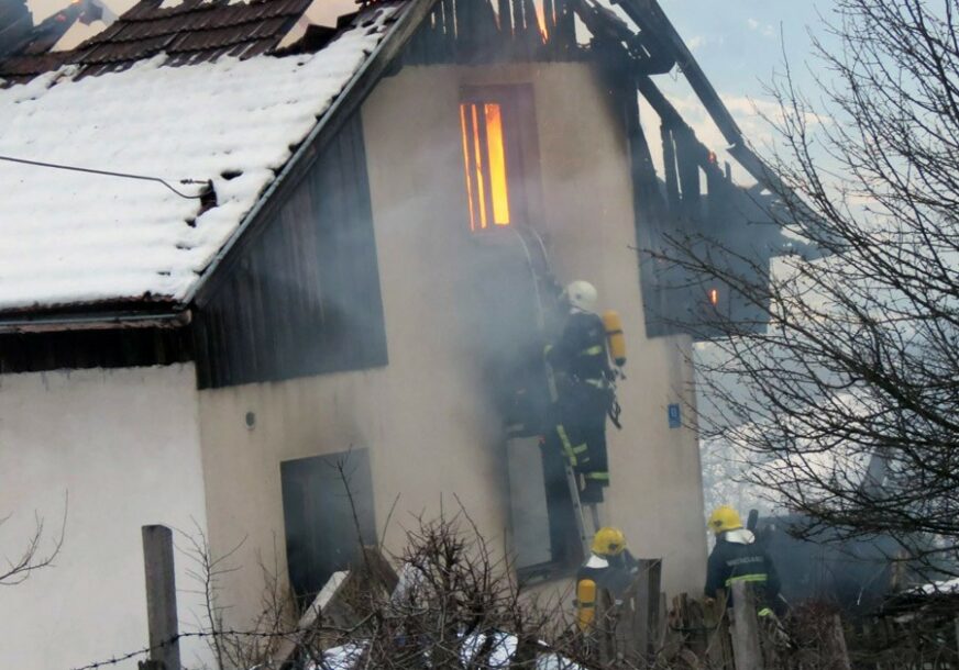 POŽAR U PALAMA Vatra guta porodičnu kuću, vatrogasci na terenu (VIDEO)
