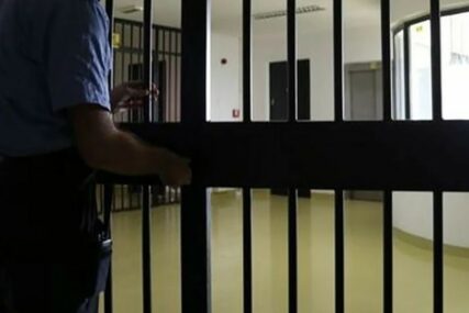 U zatvor BJEŽI OD ŽENE: Iz kućnog pritvora došao u policijsku stanicu jer mu je život postao nepodnošljiv