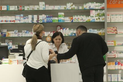 SMIRIVALI STRAH, PRAVILI ZALIHE Tokom marta građani kupili više antidepresiva
