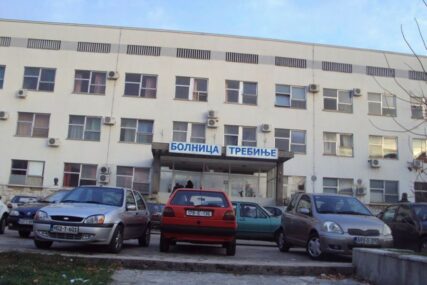 Hospitalizovan u trebinjskoj bolnici: Mladić pao na asfalt dok je radio vježbe