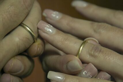 ODGOVOR NA VJEČITO PITANJE Na kojoj ruci se nosi burma, a na kojoj vjerenički prsten