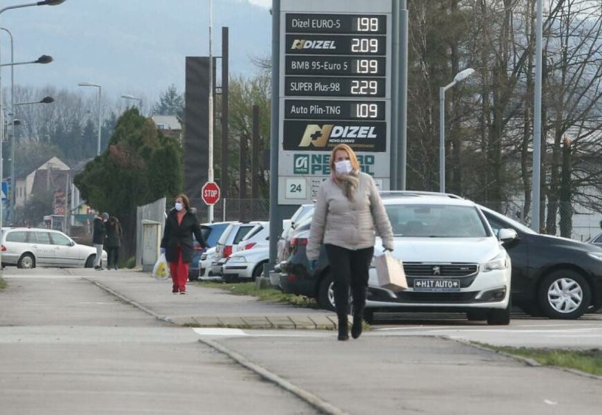 KONAČNO Naftaši u Srpskoj spustili cijenu goriva ispod DVIJE MARKE (FOTO)