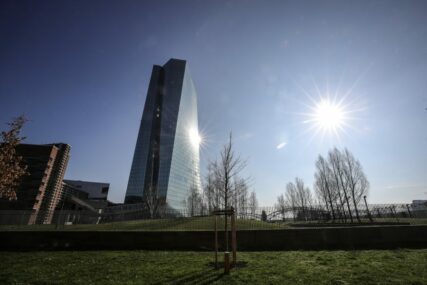 AKTIVIRAN PAKET OD 750 MILIJARDI EVRA Evropska centralna banka kupovaće dugove država i kompanija