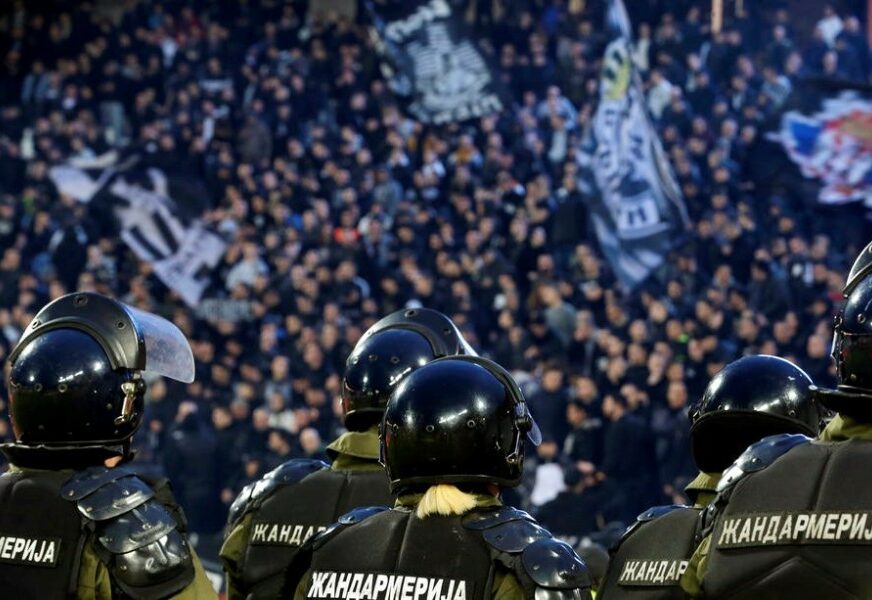 ŽESTOKA TUČA Sukob navijača kod Autokomande (VIDEO)