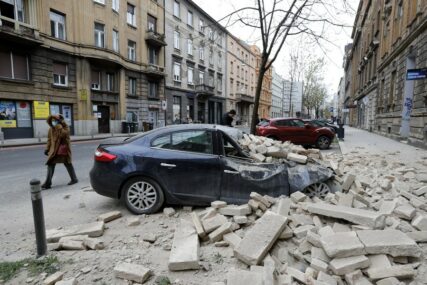 UVIJEK IMA KUPACA Na automobilu uništenom u zemljotresu u Zagrebu osvanula NEOBIČNA PORUKA