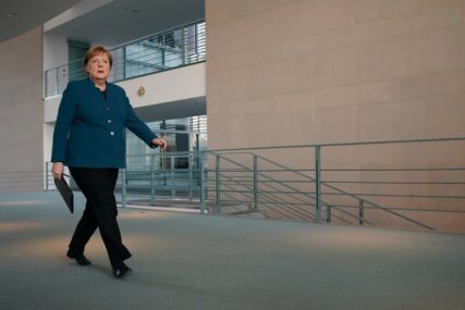 TRI PUTA BILA NEGATIVNA Nakon 14 dana Angela Merkel izlazi iz karantina