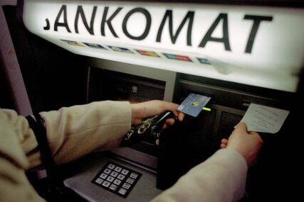 Vrijednost jedne transakcije 98 KM: Građani BiH sve više koriste platne kartice (FOTO)