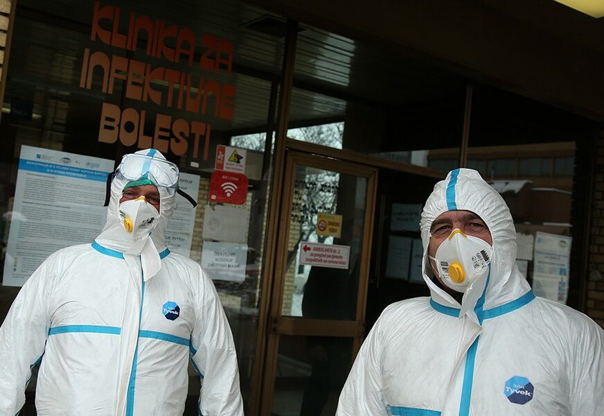 SVE VIŠE ŽIVOTNO UGROŽENIH U bolnicama u Srpskoj zbog korona virusa na respirator priključeno 47 pacijenata