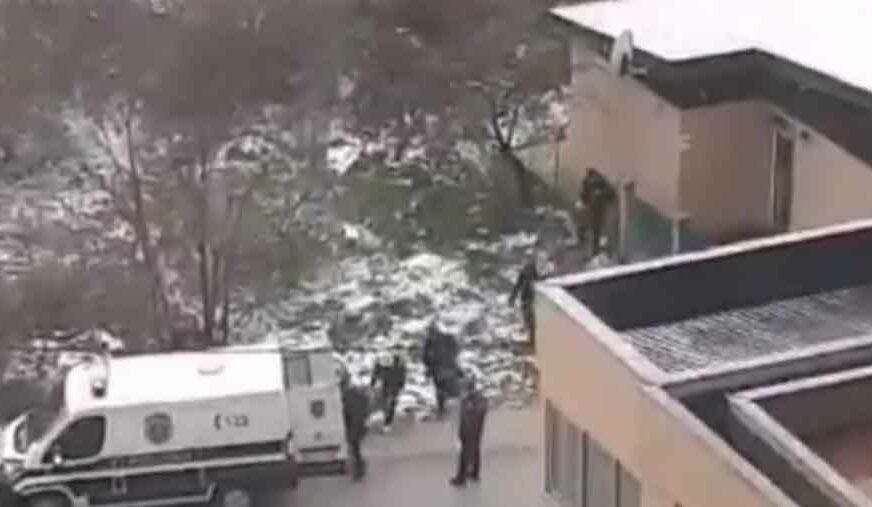 NISU SE OSJEĆALI BEZBJEDNO Policija odvela migrante iz kuće, mještanima PAO KAMEN SA SRCA (VIDEO)