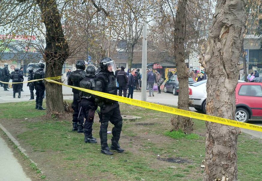 INTERVENISALA I POLICIJA Sukob migranata u Zenici zbog POZICIJE NA MOSTU za prodaju maramica