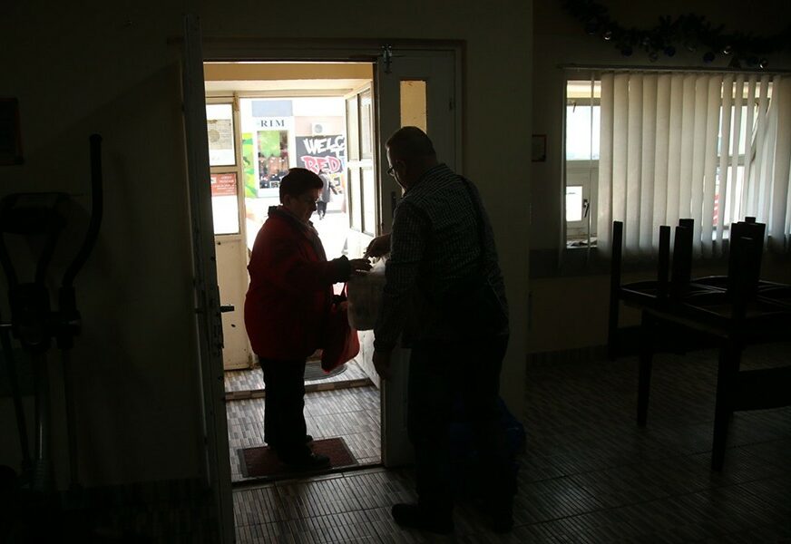 SPREMNI ZA NASTAVAK RADA Dnevni centri za starija lica i beskućnike otvaraju vrata od ponedjeljka