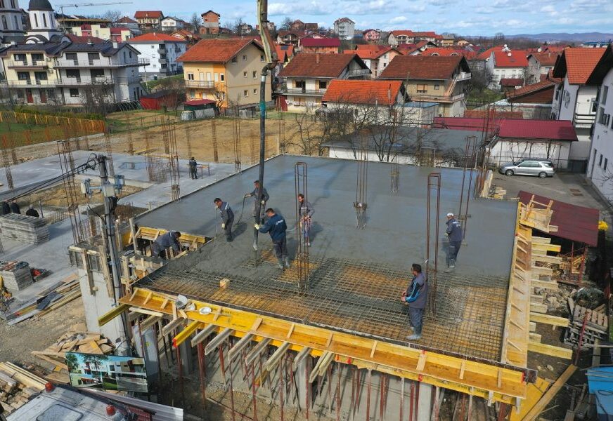 POGODUJU VREMENSKE PRILIKE Ubrzana gradnja višenamjenskog objekta na Petrićevcu