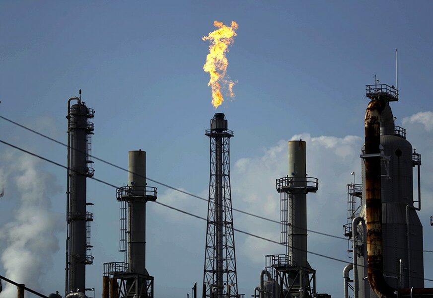 EMIRATI U KOALICIJI SA SAUDIJSKOM ARABIJOM Razbuktava se rat s cijenama nafte protiv Rusije
